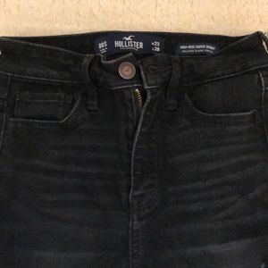 Black Hollister ripped jeans